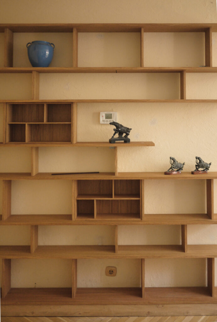 Bibliothèque chêne montant décalé